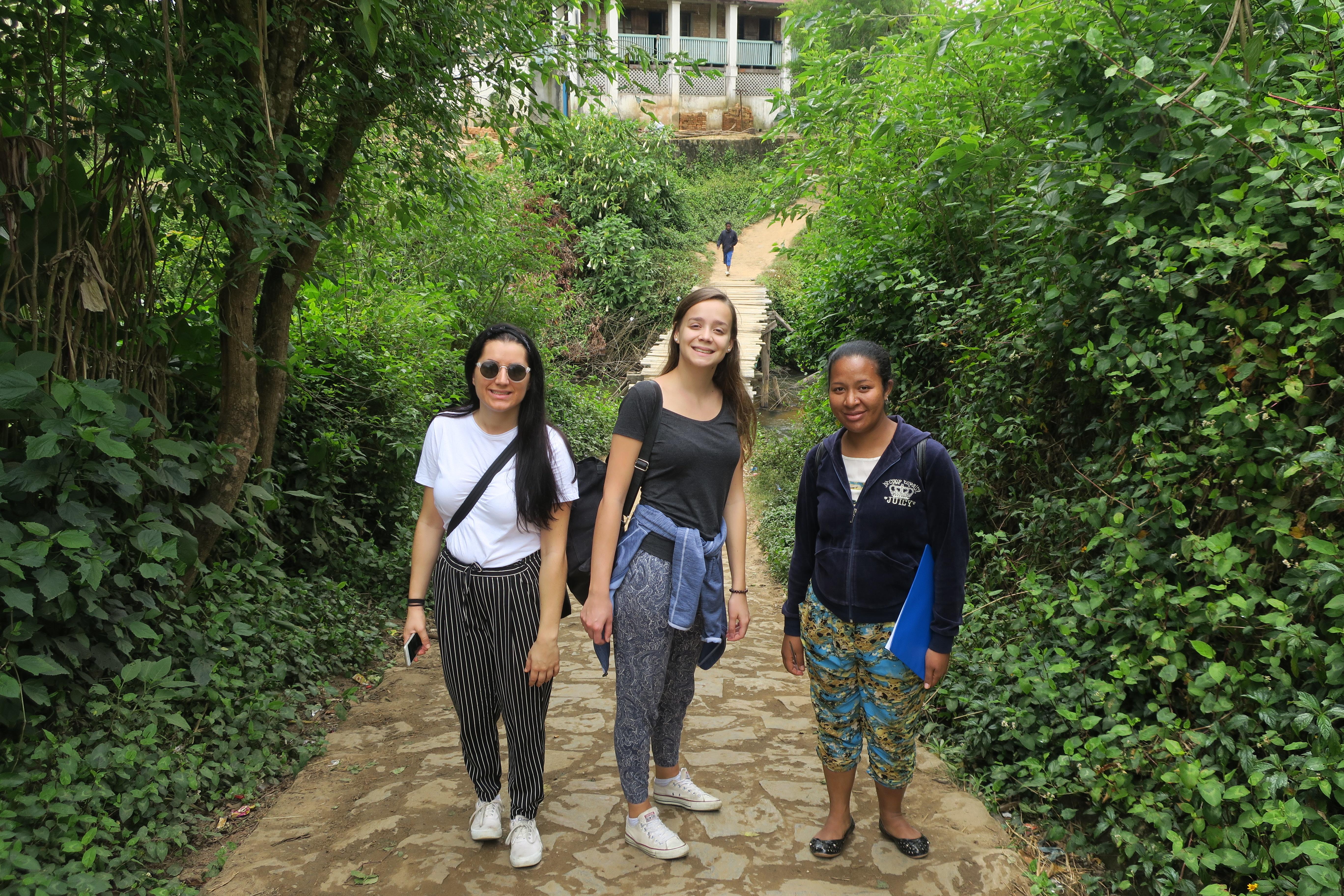 High school students prepare for their rainforest conservation work in Madagascar Projects Abroad volunteers prepare for their conservation work in Madagascar on our placement for high school students